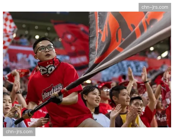 特鲁瓦主场球迷抗议管理层，比赛第12分钟集体背对球场